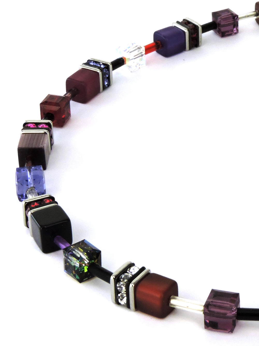 4640 Coeur de Lion стильное фиалково-аметистовое колье с кристаллами Сваровски. Ручная работа.