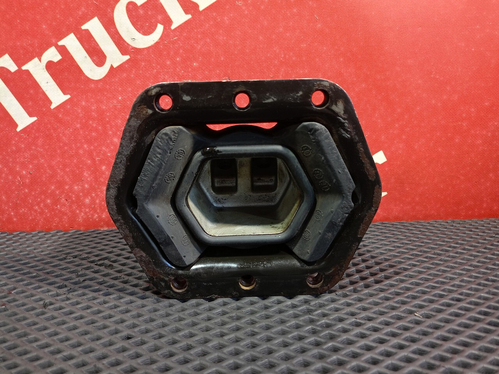 Подушка двигателя задняя