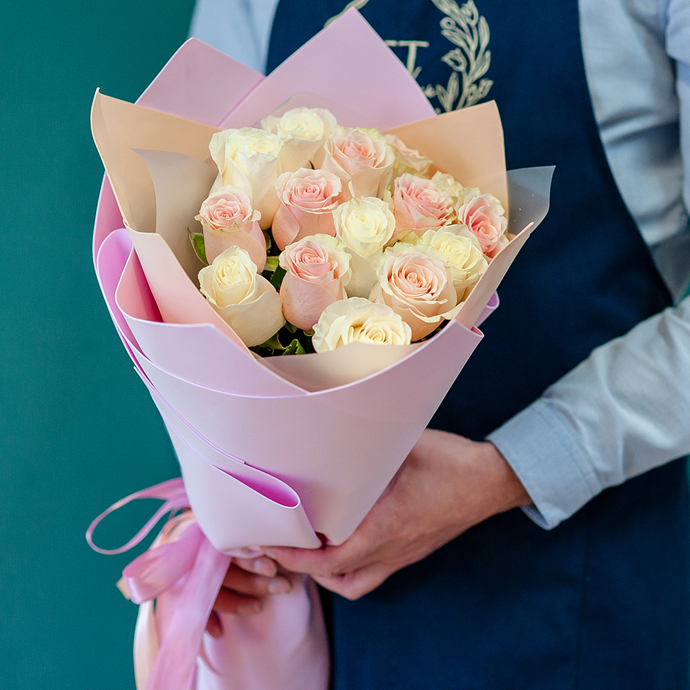 15 белых и розовых роз Эквадор