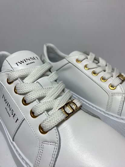 Кроссовки женские