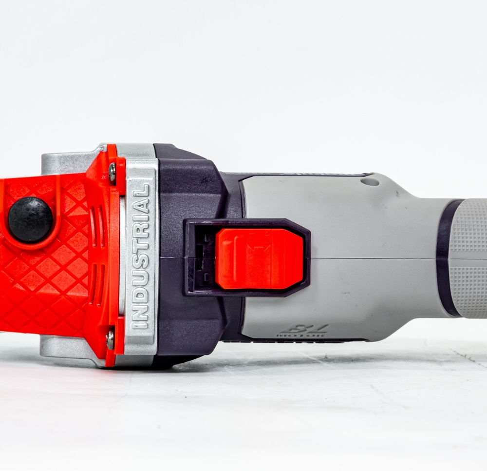 Аккумуляторная углошлифовальная машина Makute CAG126