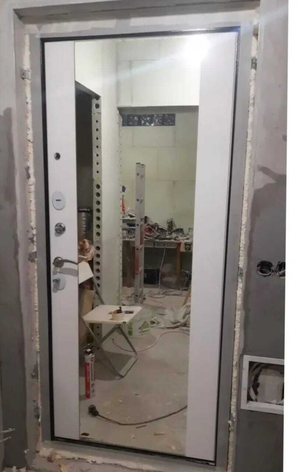 Дверь Входная Лабиринт URBAN С зеркалом Максимум Белый софт