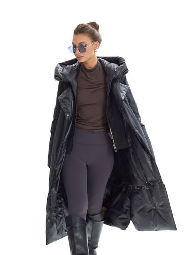 Длинный пуховик черного цвета с поясом