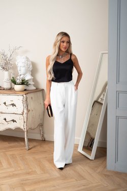 Топ черного цвета из шелковистой ткани