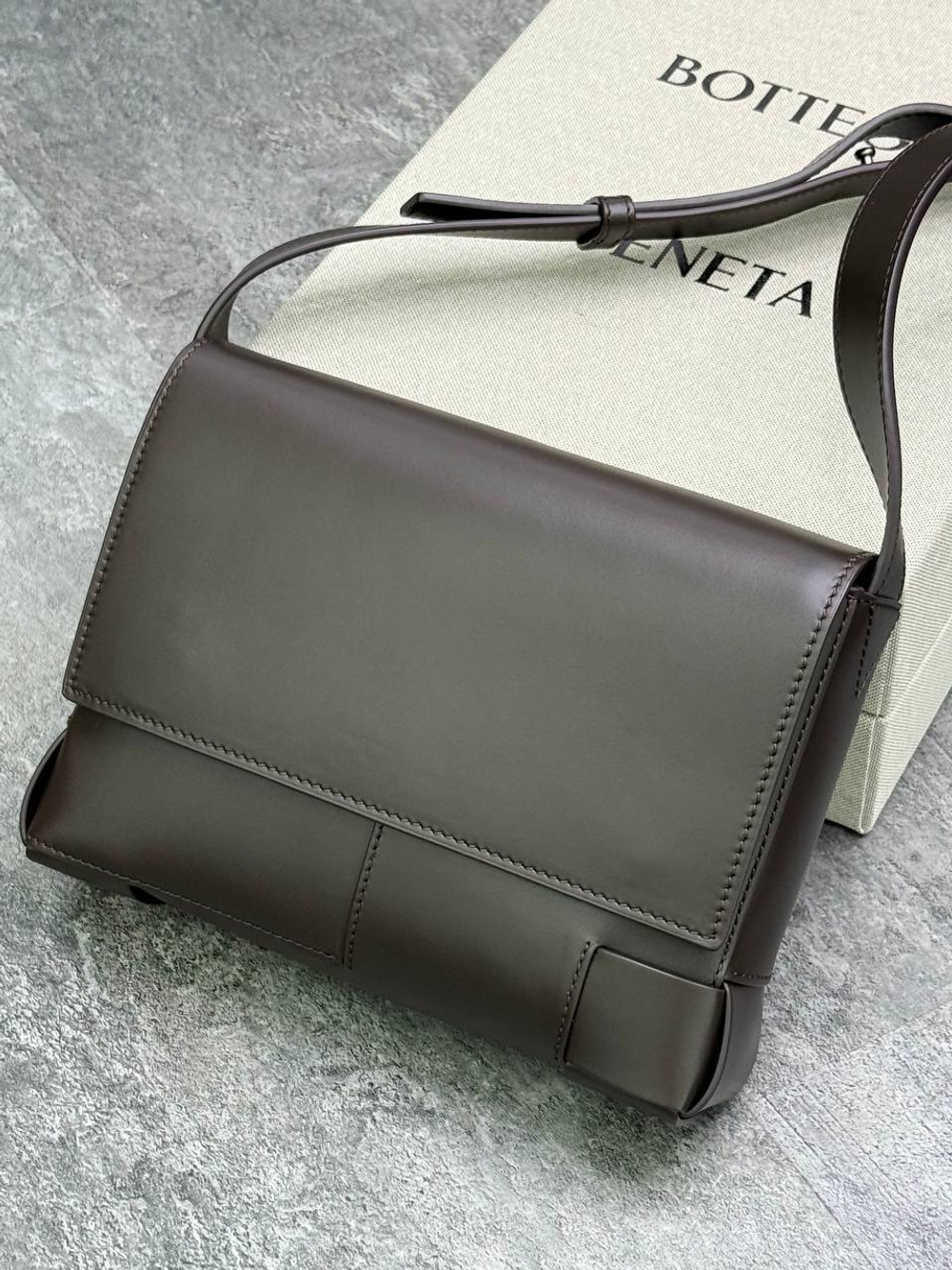 Сумка через плечо Bottega Veneta Angolo