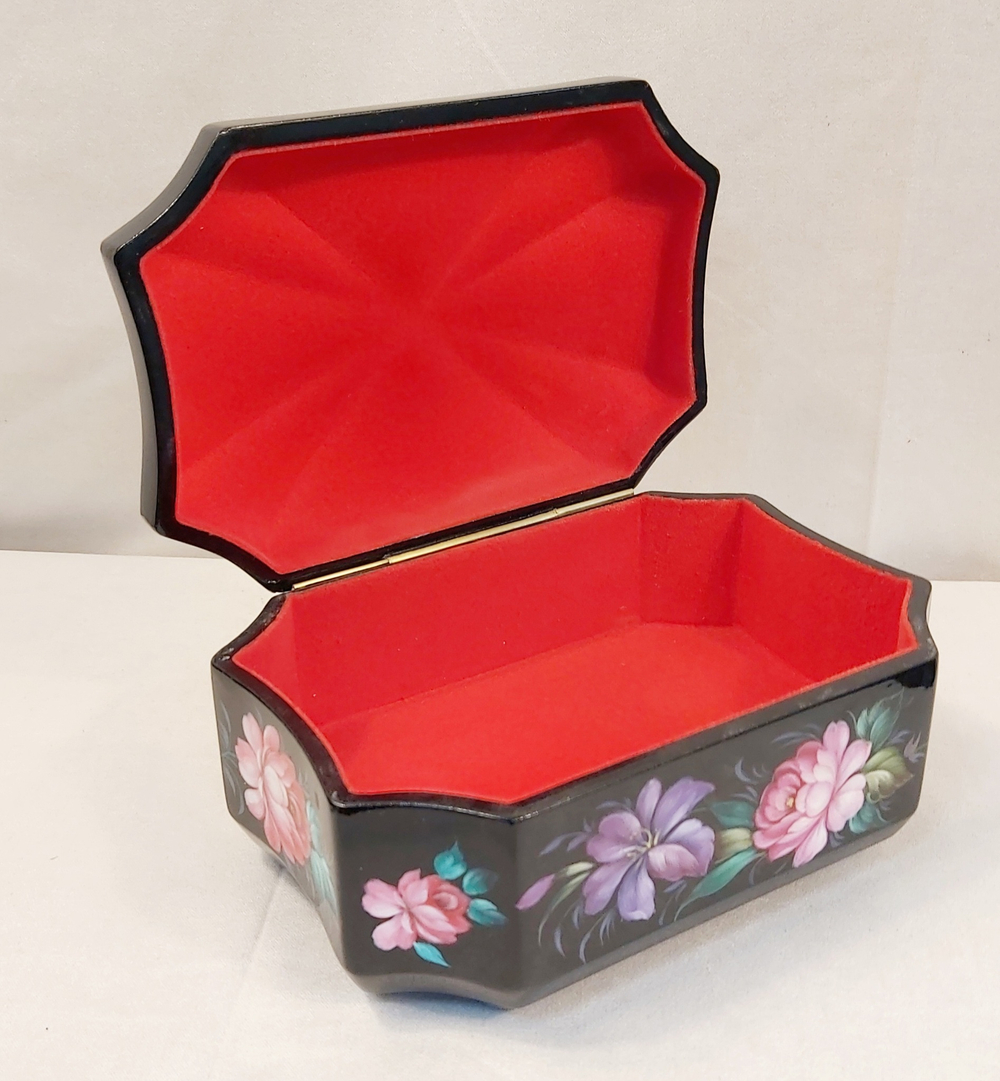 Шкатулка "Цветы на черном" с жостовской росписью