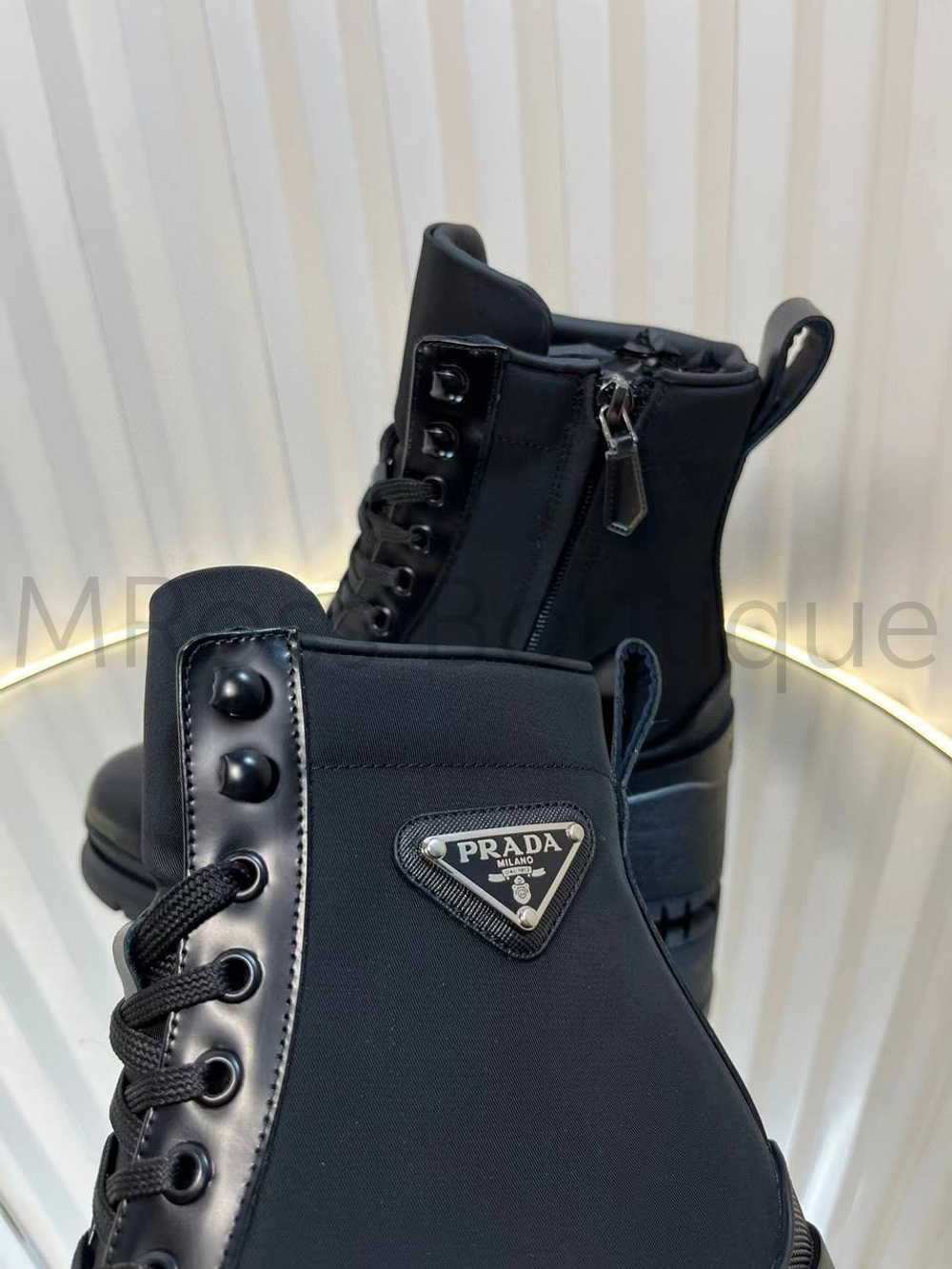 Женские ботинки Prada на каблуке в черном цвете