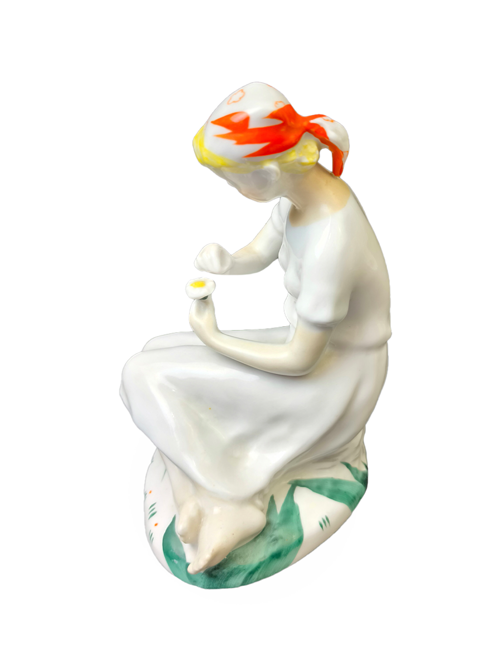 Фарфоровая статуэтка "Гадание на ромашке" ЛФЗ