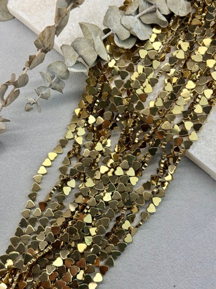 Гематит сердце, золото, 6 мм, нить 40 см