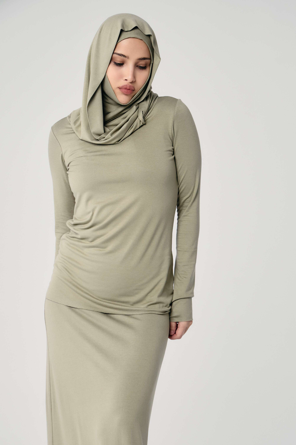 Лонгслив с капюшоном хаки