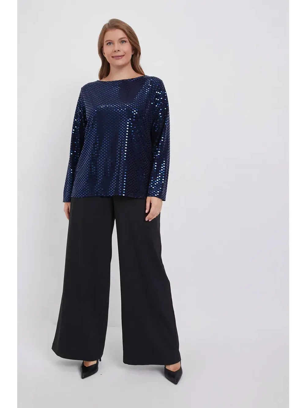 Блузка нарядная с пайетками
