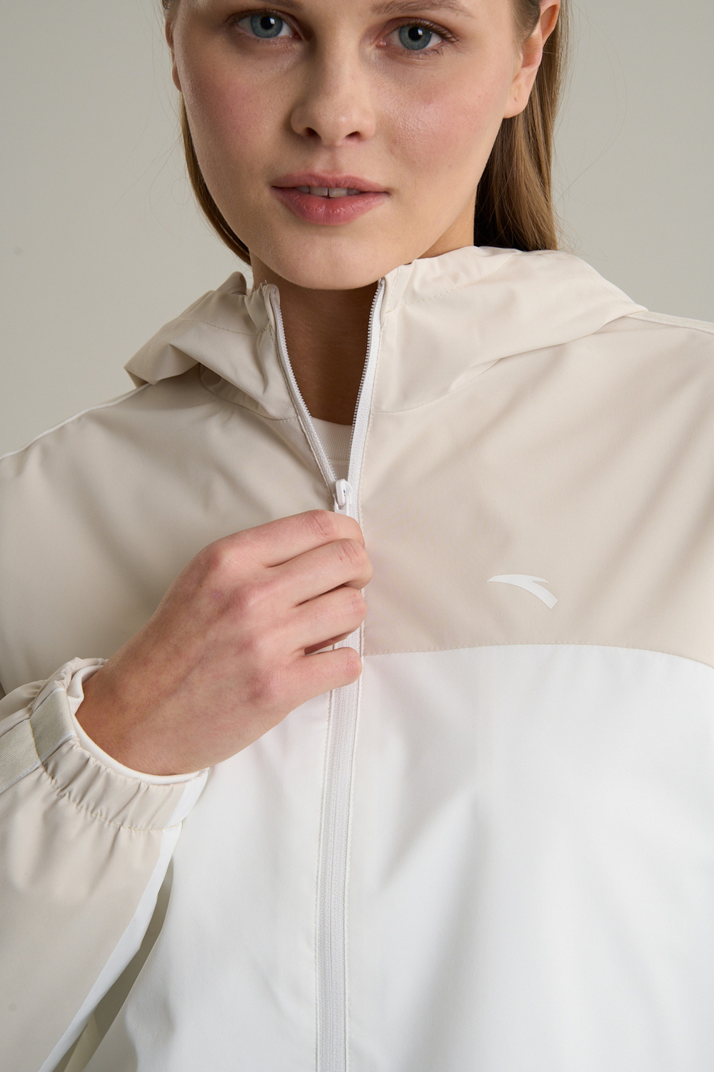 Ветровка ANTA TRN Essentials Woven Track Top