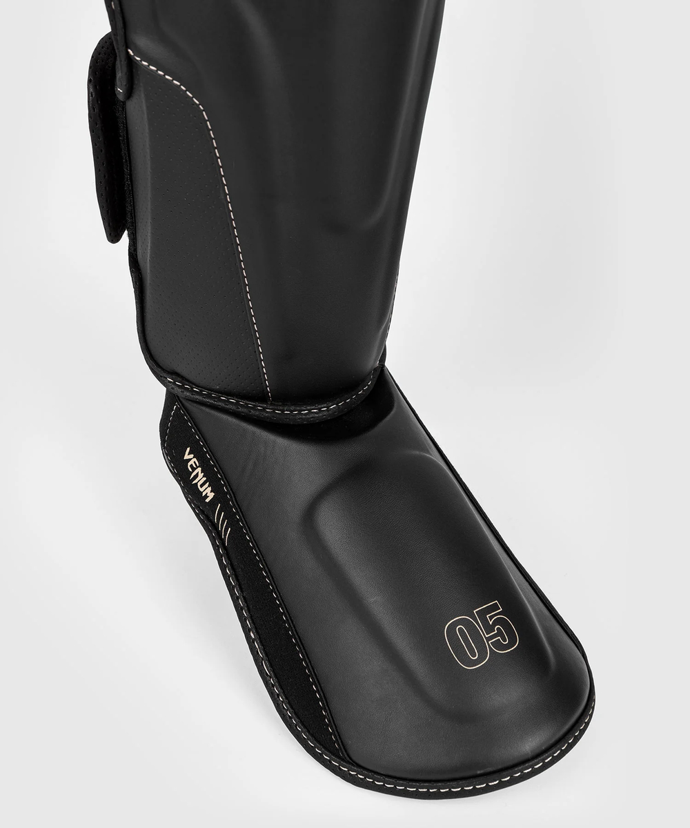 Щитки Venum Impact Evo Black/Beige