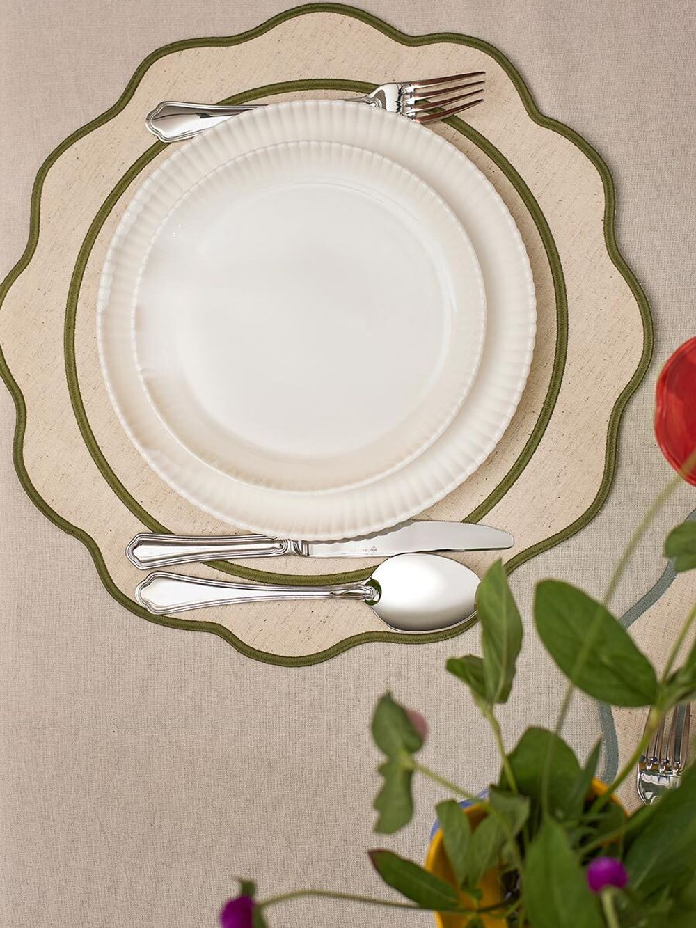 Салфетка под приборы Anemone из коллекции Trendy Ruffles, Ø38 см, оливковый