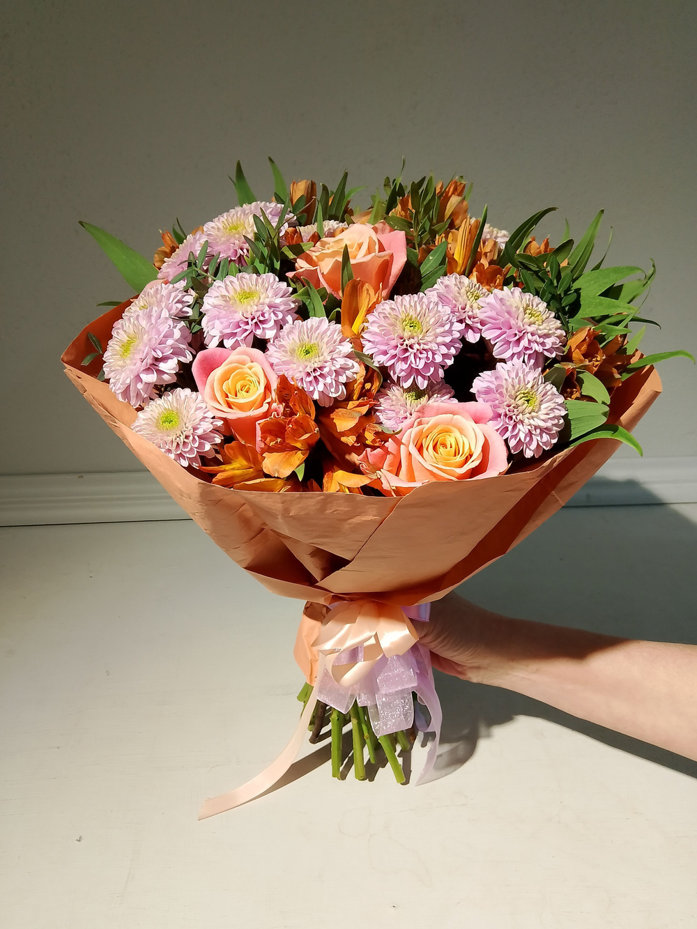 Букет из хризантем и альстромерии (С0033)