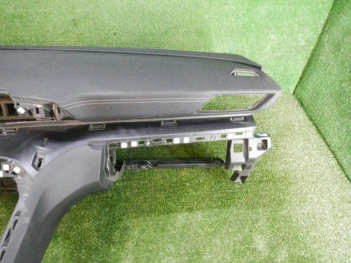 Торпедо Peugeot 3008 2 (2016-н.в.)