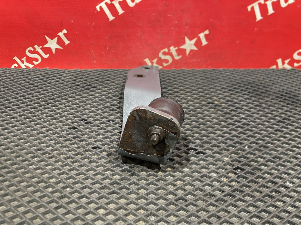 Кронштейн глушителя