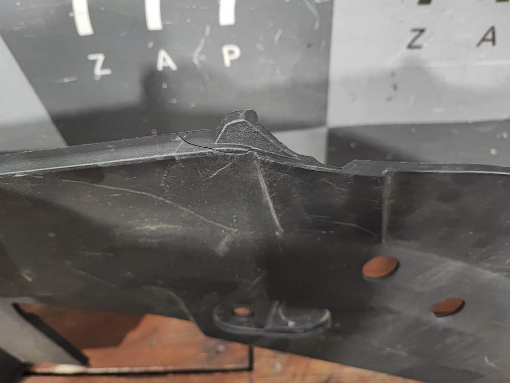 Накладка замка капота левая Chery Tiggo 8 Pro 21-нв Б/У Оригинал 609000937AA