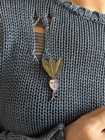 Страдающие броши «Лев и ветка (и грустная брюква)»