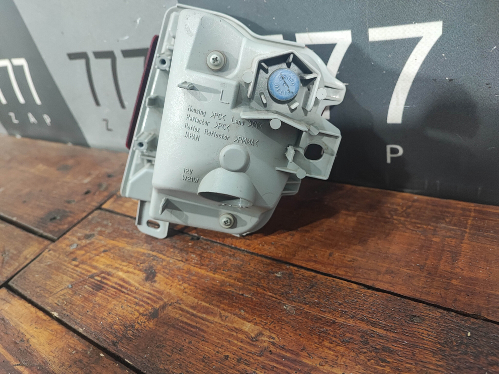 ПТФ задний левый Toyota Land Cruiser 200 15-21 Б/У Оригинал 8145660070