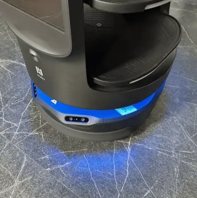 Робот официант PUDU «BellaBot Pro»