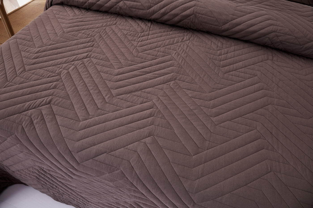 Покрывало 230х250 и 2 наволочки 50х70 Sofi De MarkO Мориц коричневое