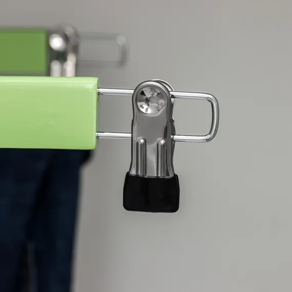 Вешалка деревянная для брюк и юбок с зажимами SAVANNA «Тэри», 28×11,5×2,8 см, цвет зелёный