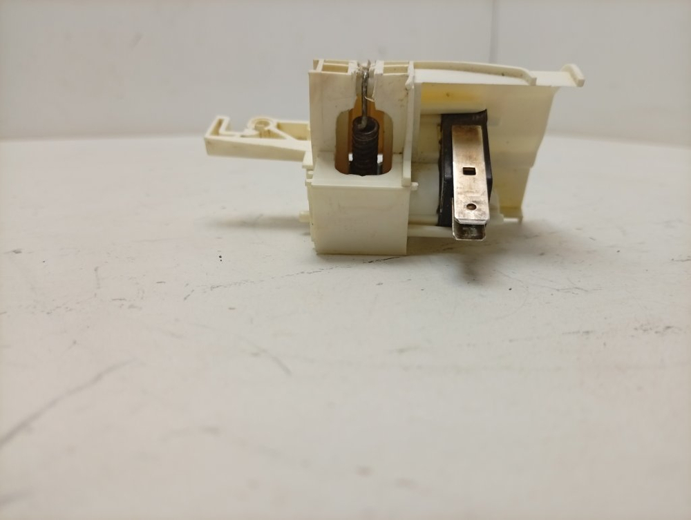 DIS5831 ктп4 Замок двери для посудомоечных машин Beko 1750900300 б/у