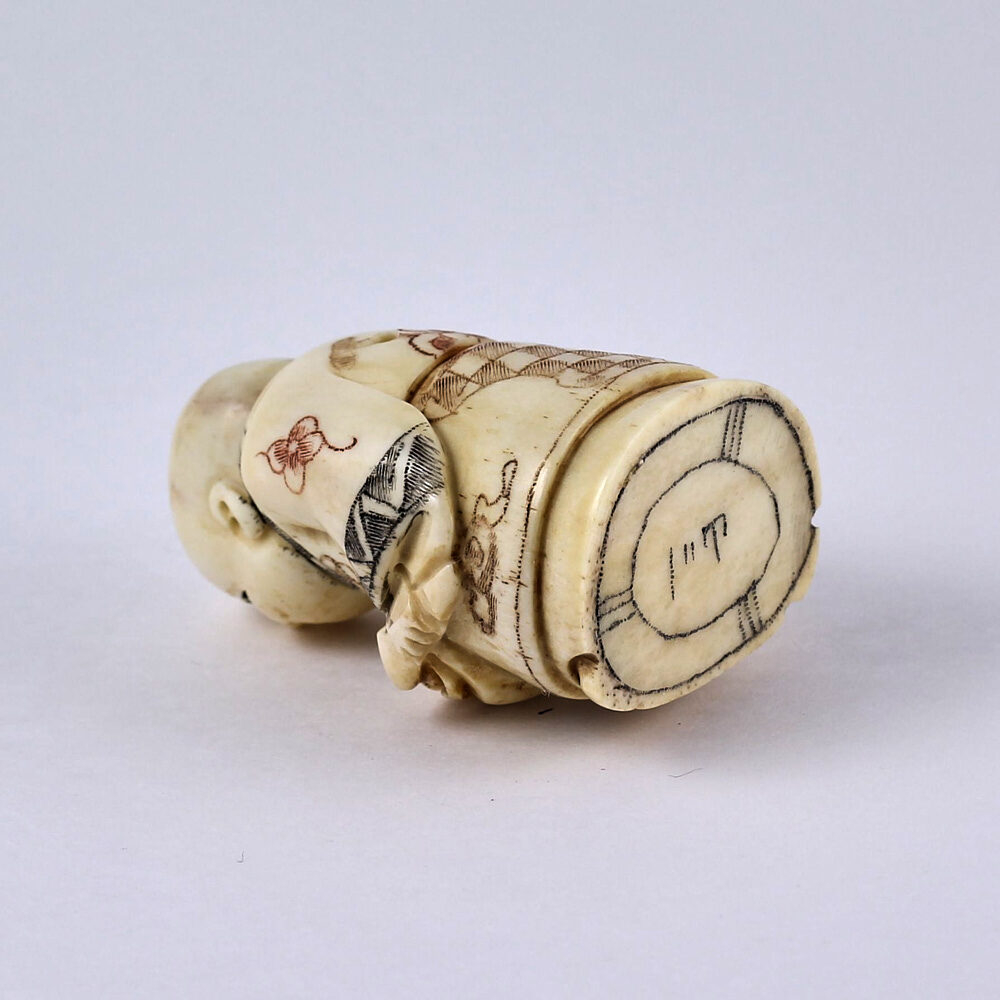 Нэцкэ Мальчик Карако со свитком