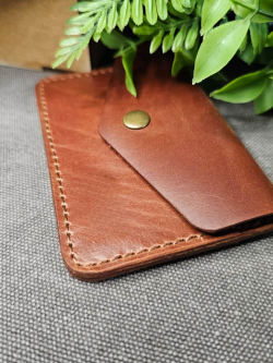 Картхолдер из натуральной кожи на кнопке (коричнево-рыжий)