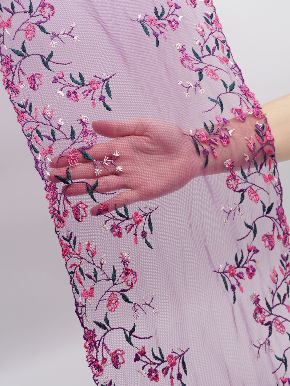 Вышивка на сетке ярко-фиолетовая с мультиколор широкая неэластичная ширина 31 см ОТРЕЗЫ