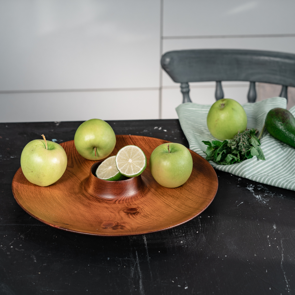 Блюдо с соусницей Art of Siberia для подачи шашлыка и закусок, из сибирского кедра, 33 см. T125