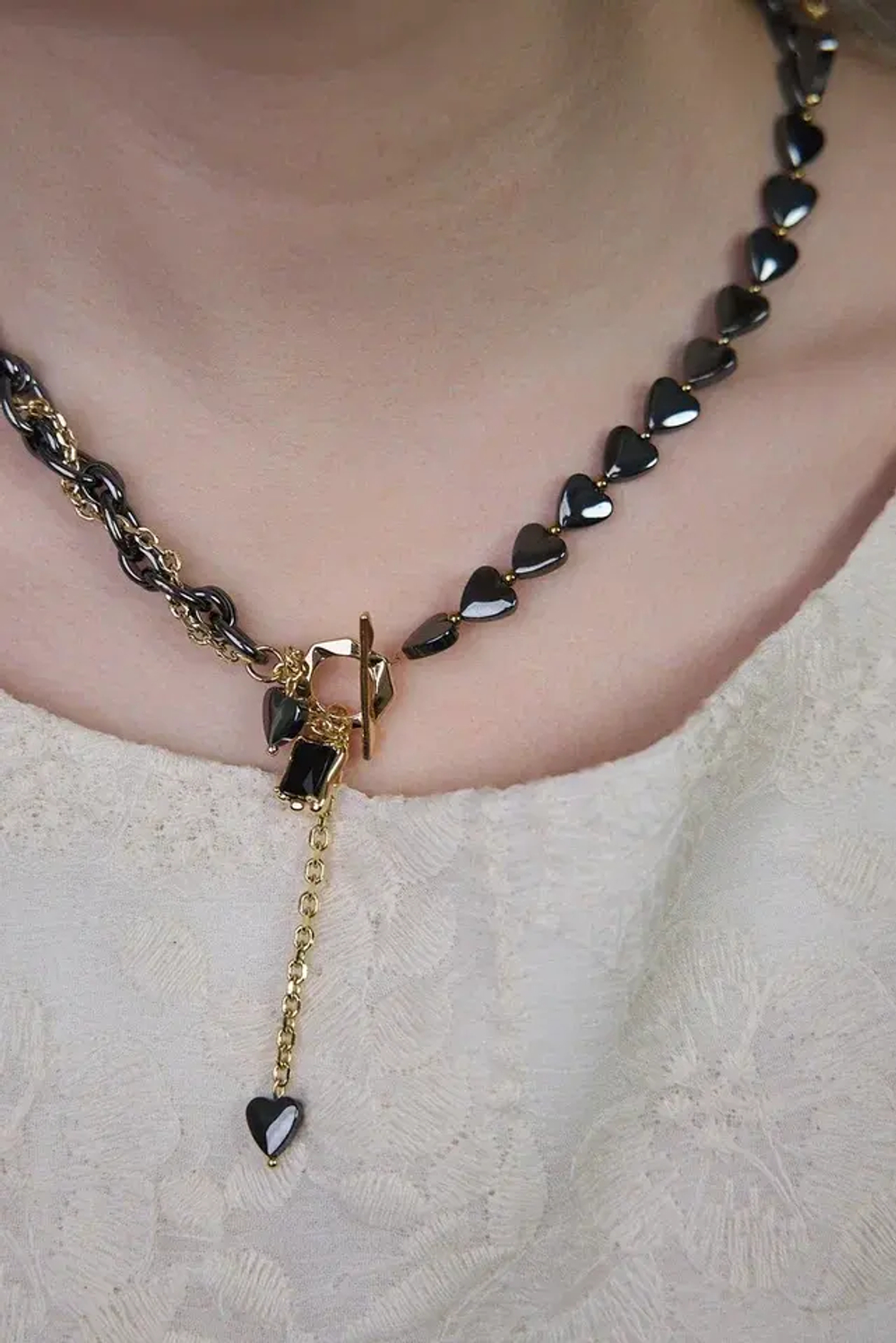 Колье "Амора" из гематита с черным цирконом, оттенок золото