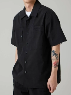 Рубашка с короткими рукавами и 2 карманами с логотипом