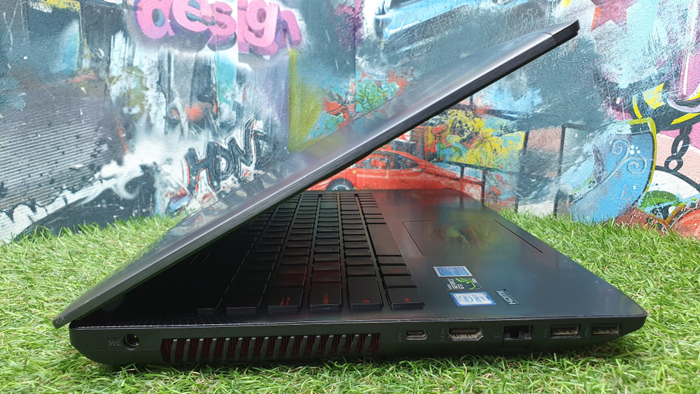 Игровой ASUS i7-7/12 Gb/GTX 960M 4 Gb/FHD