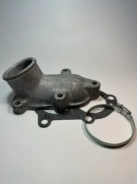 Патрубок крышки термостатов 740-1303130 БИЗОН в коробке