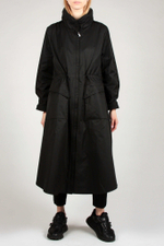 Пальто облегченное с разрезами сбоку DIEGO M 638 черное