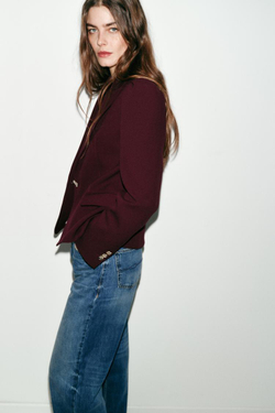 ZARA ПРИТАЛЕННЫЙ БЛЕЙЗЕР С ВЫРАЖЕННЫМИ ПЛЕЧАМИ, БУРГУНДИ