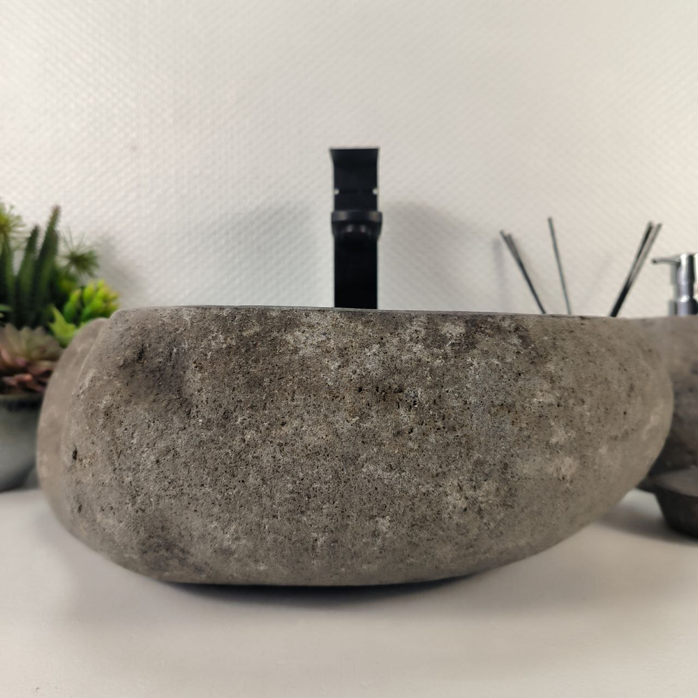 Раковина из речного камня RS-65168 42*35*15 0861