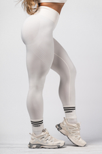 Лосины Nebbia Push-Up Leggings with Shaping Lines FLOW SEAMLESS 497 CREAM