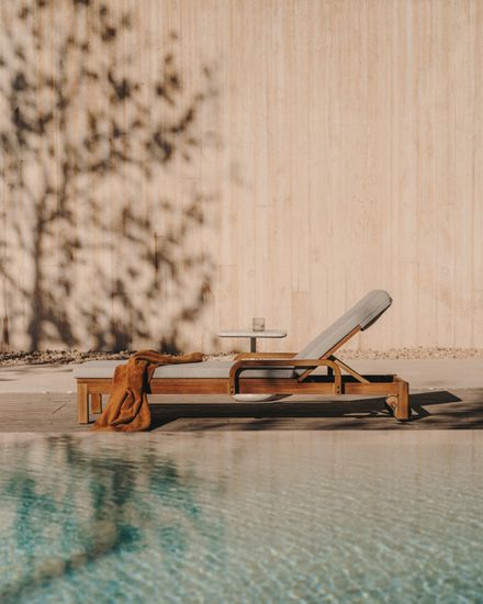 Шезлонг Sonsaura из массива эвкалипта Испания La Forma