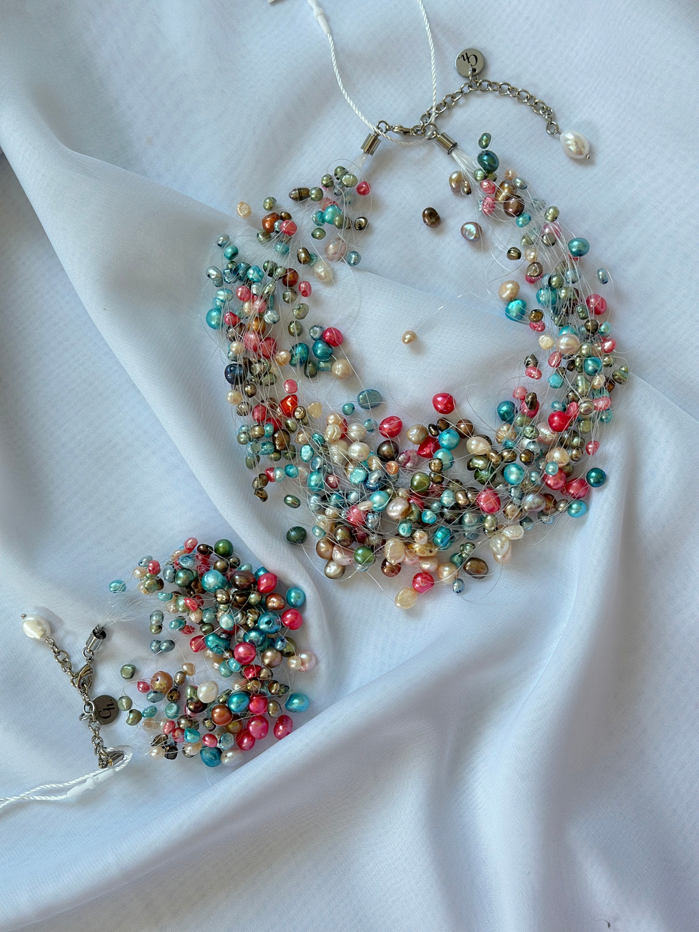 Колье "Фруже" 60 нитей натурального цветного тонированного жемчуга на леске, оттенок серебро