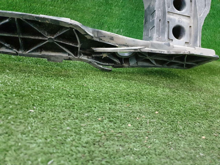 Телевизор Genesis GV70 (2020-н.в.)