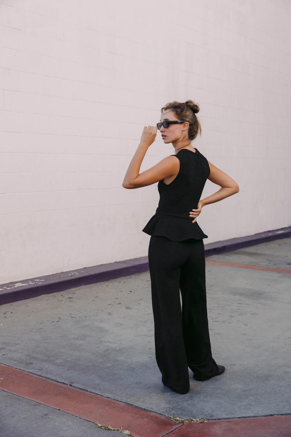 ZARA ТОП ИЗ ТКАНИ БУКЛЕ С БАСКОЙ И ПРЯЖКОЙ, ЧЕРНЫЙ