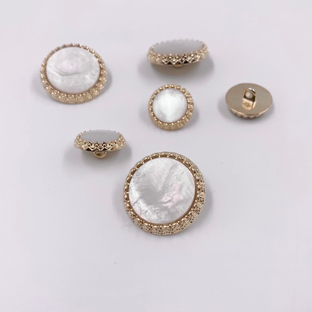 B381 Пуговицы