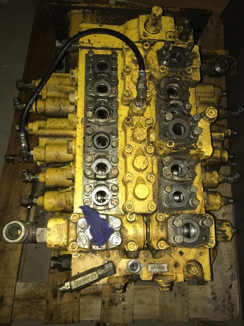 Распределитель Комацу PC300-7 б/у