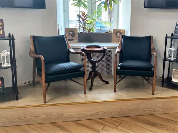 Кресло Finn Juhl Model 45, орех, черная кожа