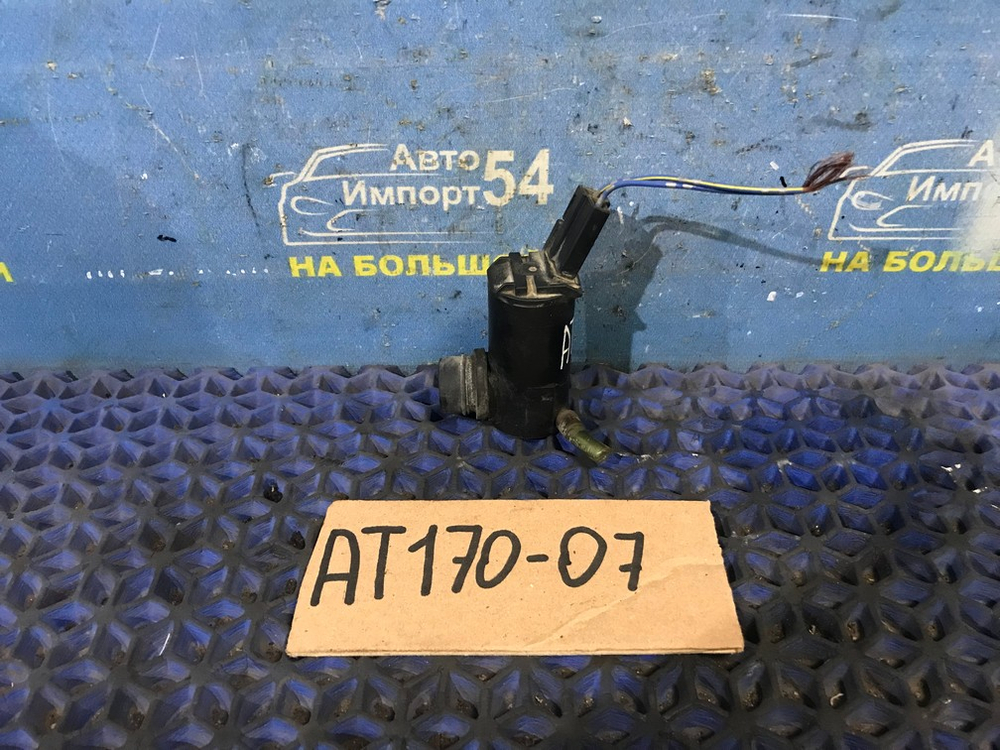 Моторчик бачка омывателя TOYOTA CORONA 1991