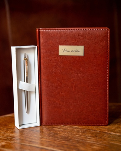 Набор с гравировкой: Ежедневник  и Шариковая ручка Parker Jotter Essential, St. Steel GT (коричневый