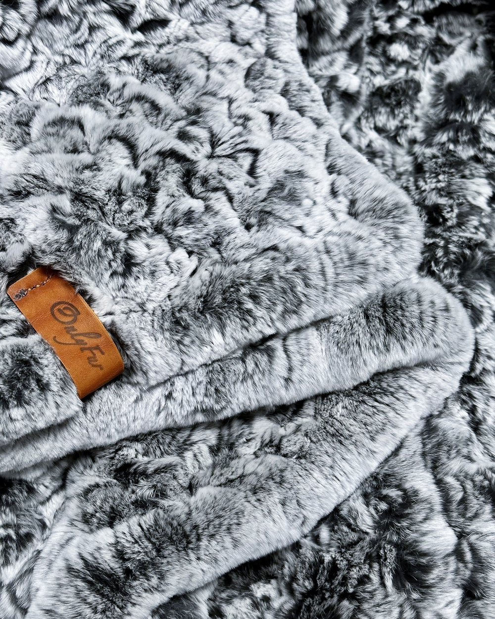 "Вязаный" плед из натурального меха рекс 240*220 см (серый сноутоп, окрас меха в два тона)